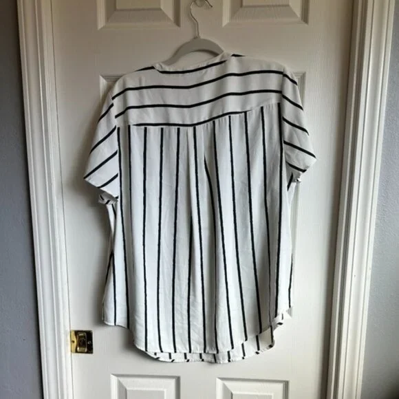 GUC Torrid Harper Flutter Sleeve Pullover Blouse - Picture 5 of 6